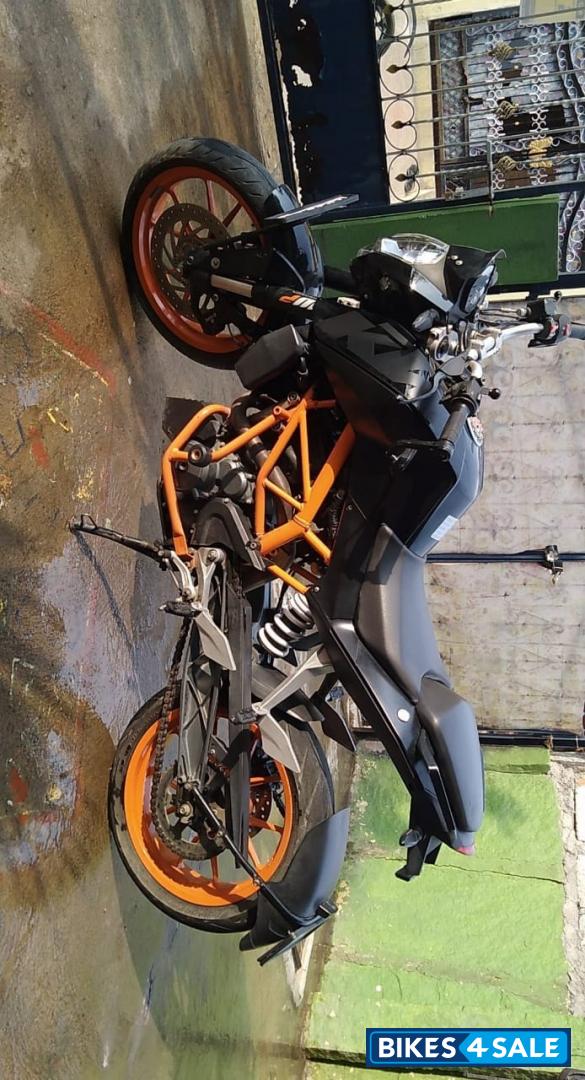 Black KTM Duke 390