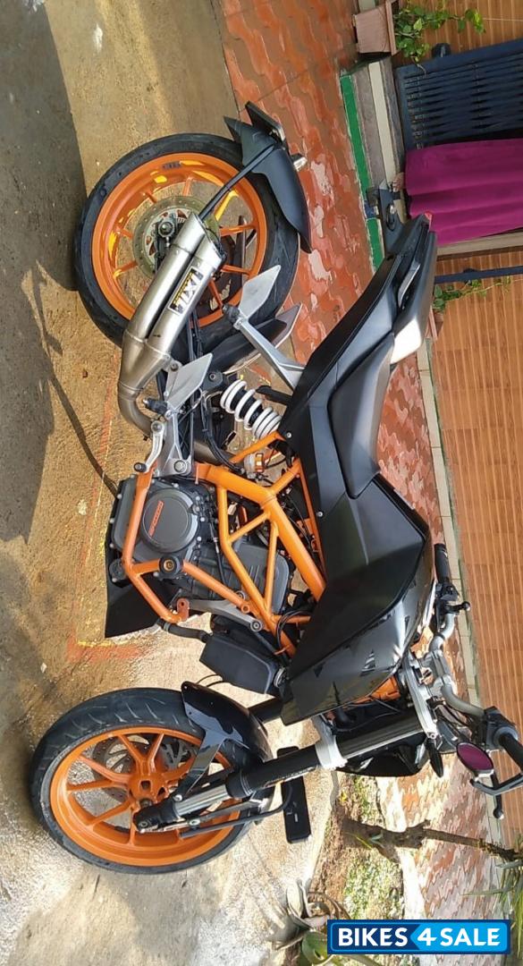 Black KTM Duke 390