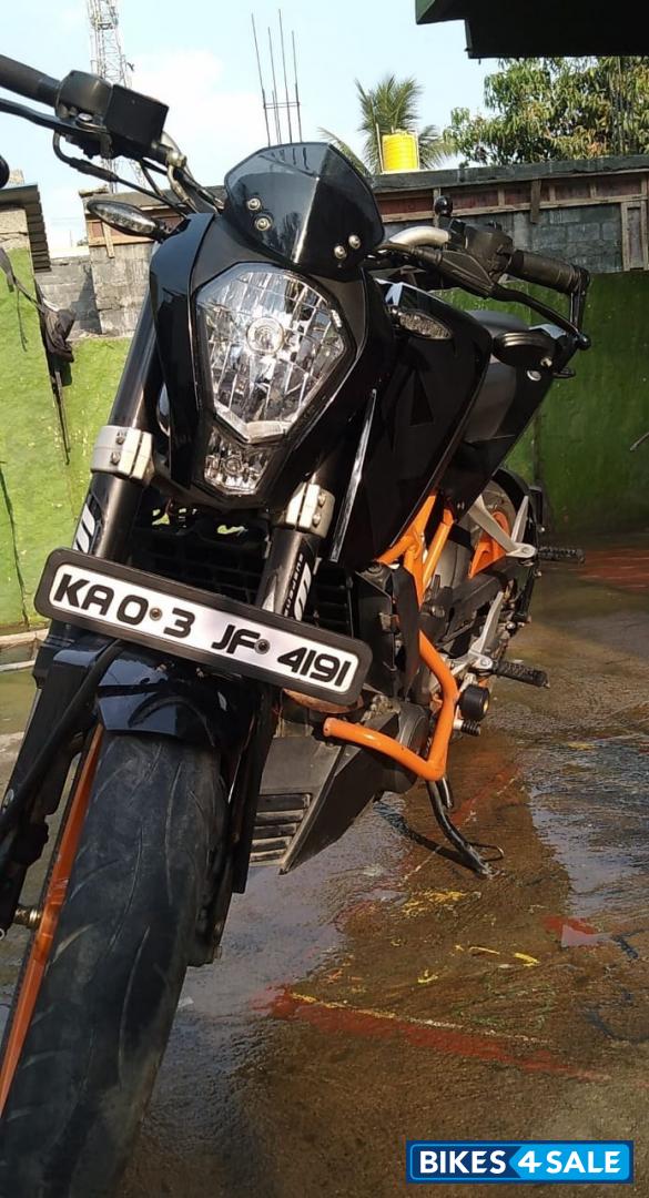 Black KTM Duke 390