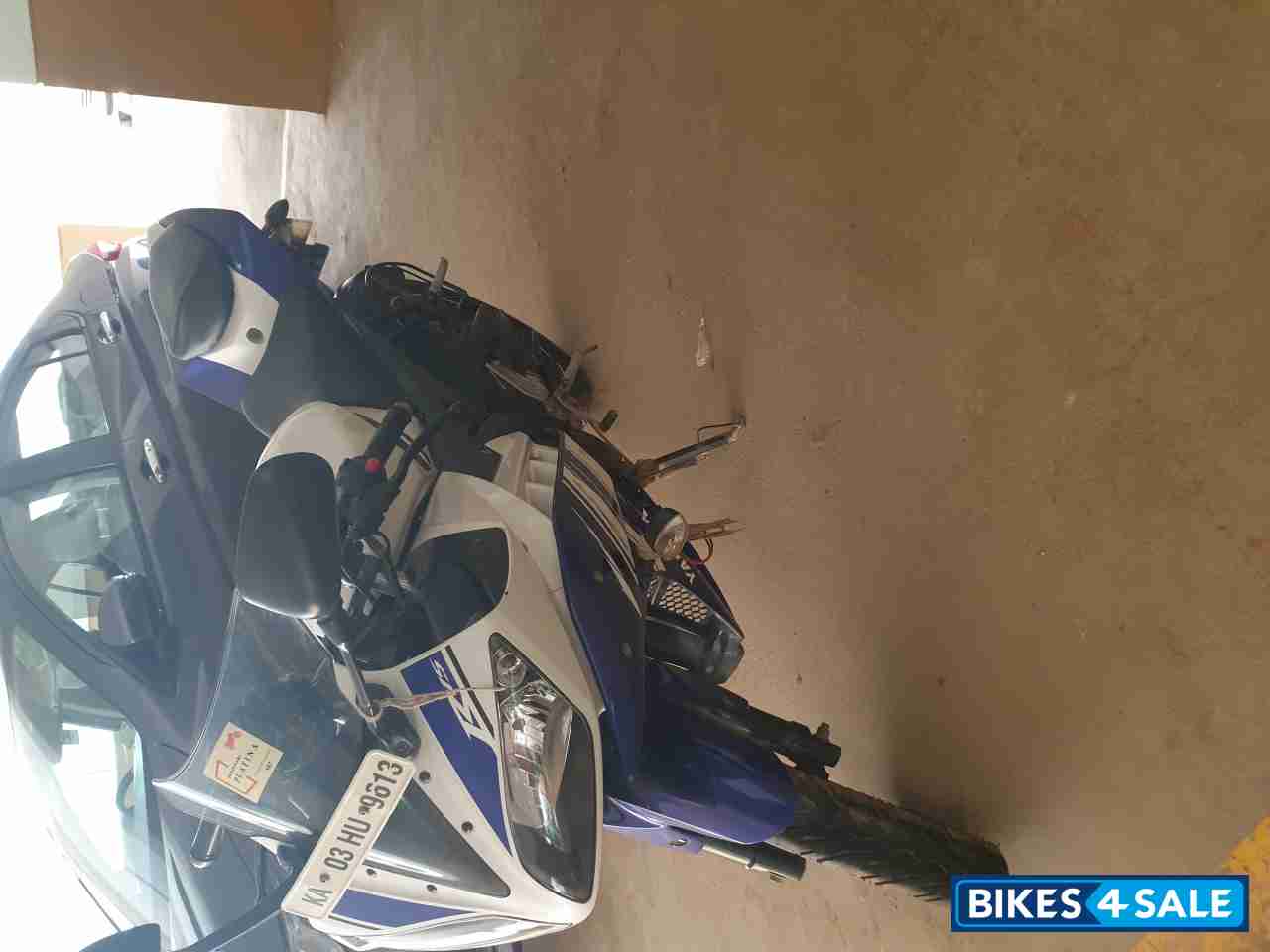 White Yamaha YZF R15 V2