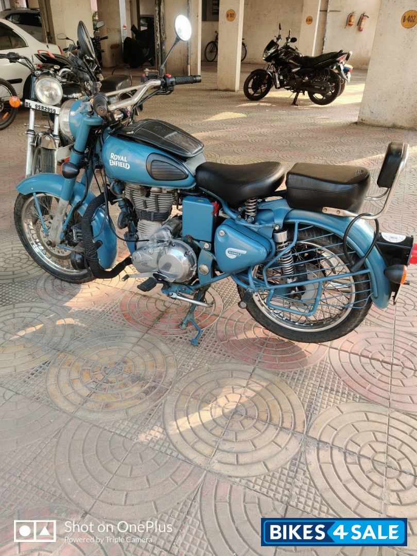 Squadron Blue Royal Enfield Classic Squadron Blue