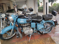 Squadron Blue Royal Enfield Classic Squadron Blue