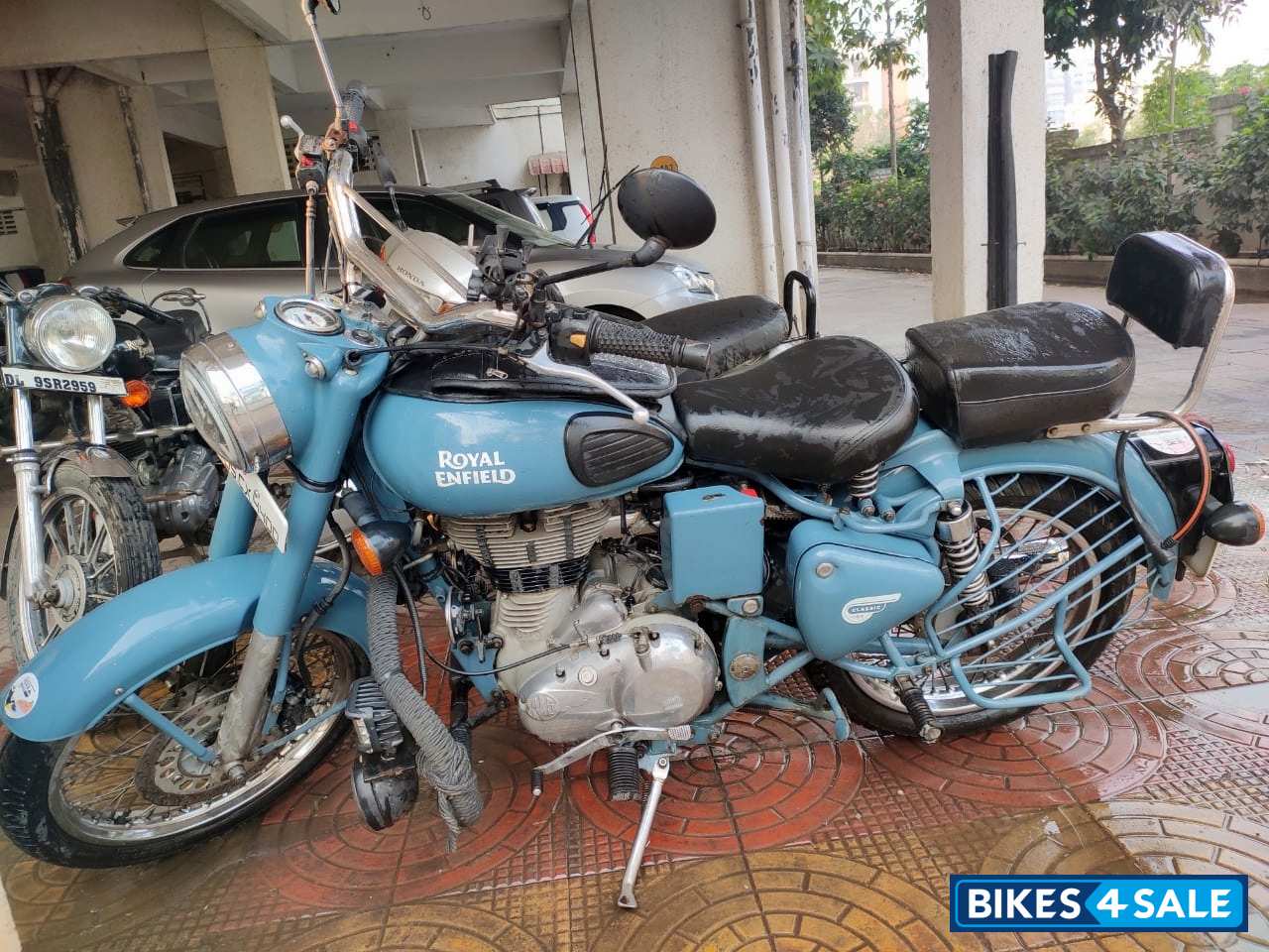 Squadron Blue Royal Enfield Classic Squadron Blue