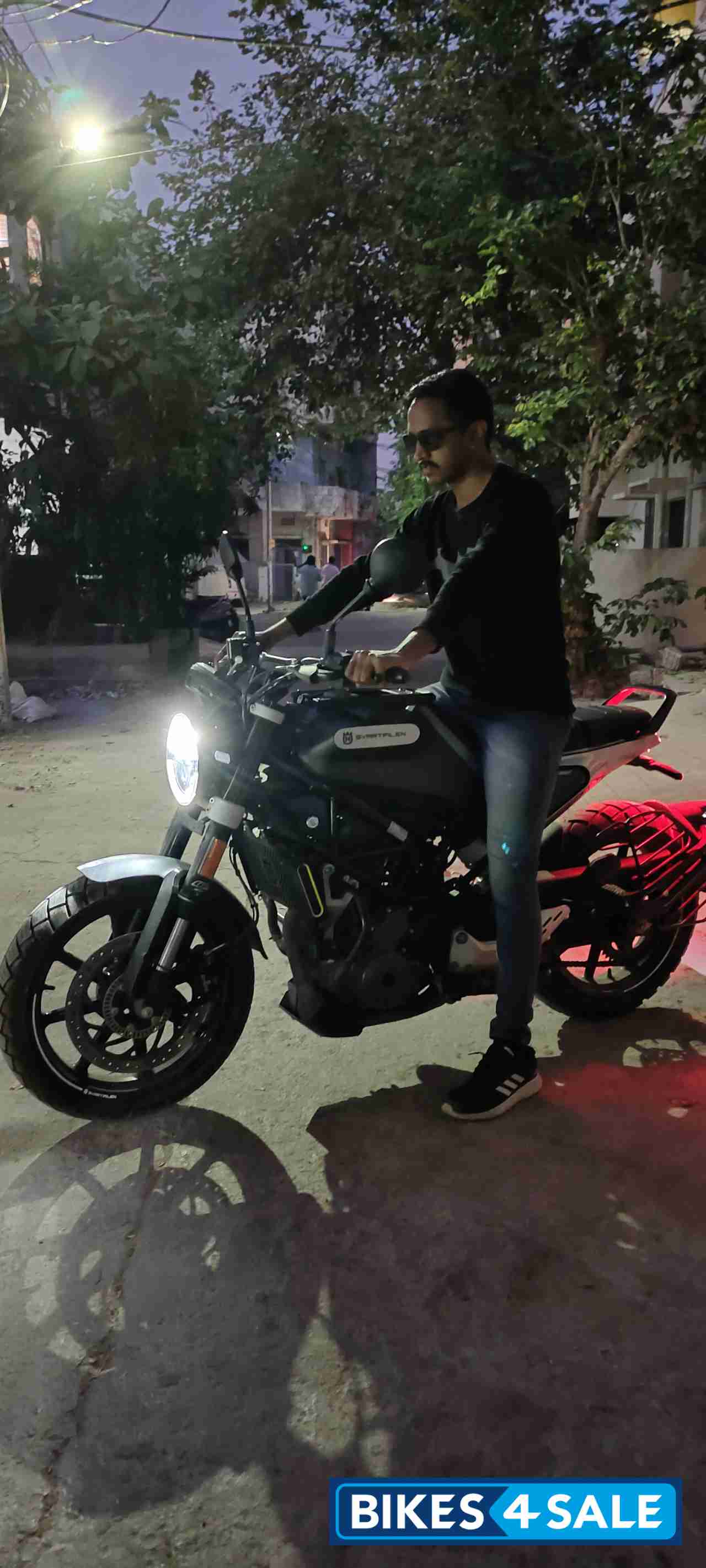 Black Galvano Vermilion Husqvarna Svartpilen 250 2020 Black Galvano Vermilion Husqvarna Svartpilen 250 2020