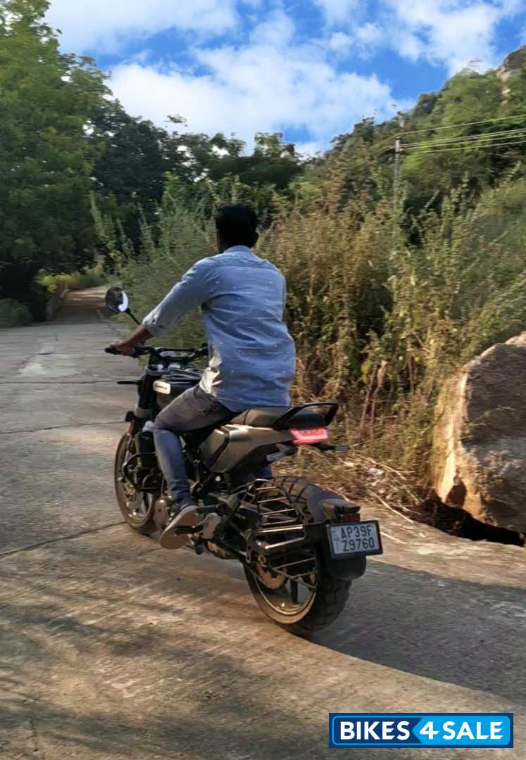 Black Galvano Vermilion Husqvarna Svartpilen 250 2020 Black Galvano Vermilion Husqvarna Svartpilen 250 2020