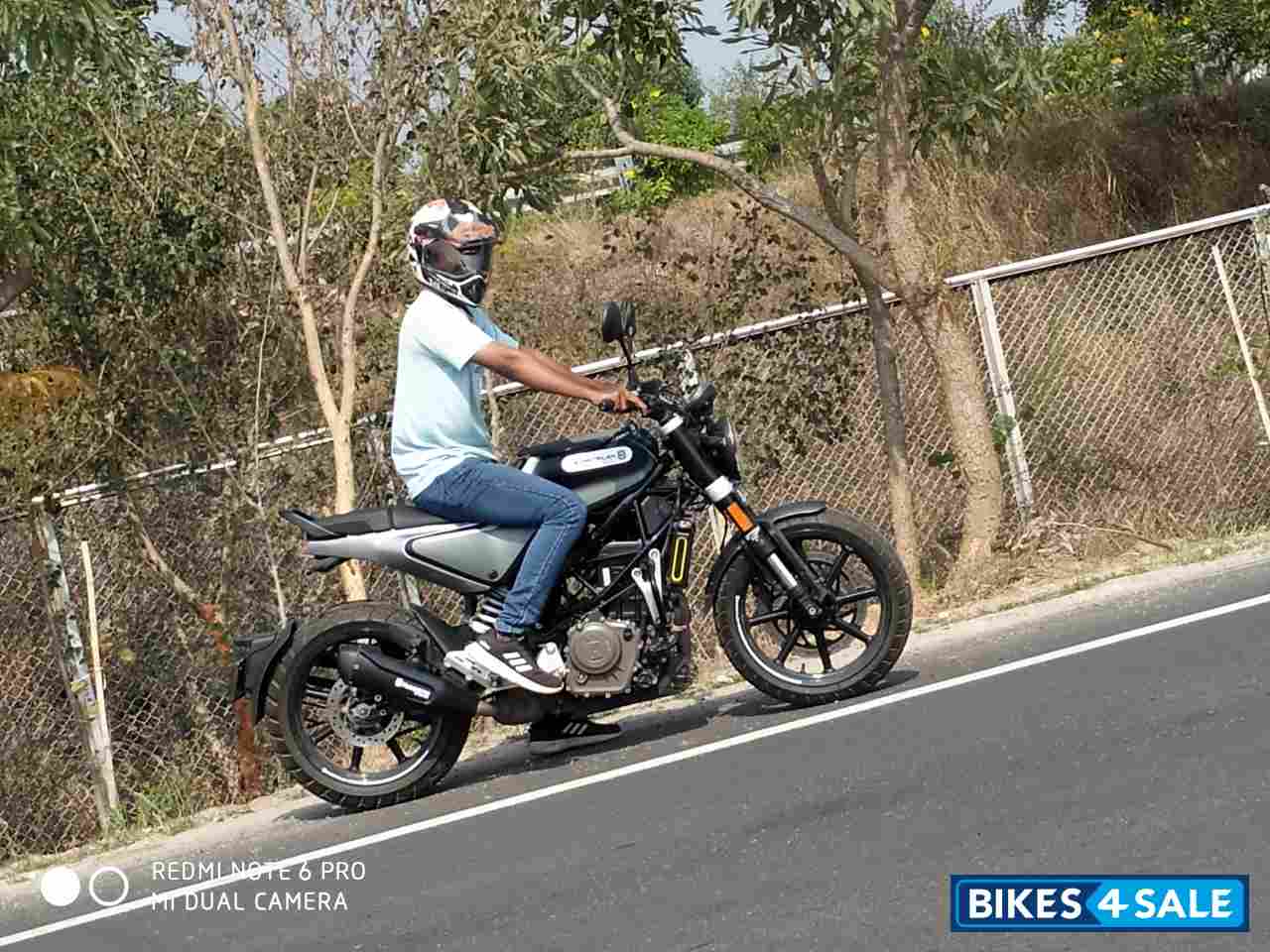 Black Galvano Vermilion Husqvarna Svartpilen 250 2020 Black Galvano Vermilion Husqvarna Svartpilen 250 2020