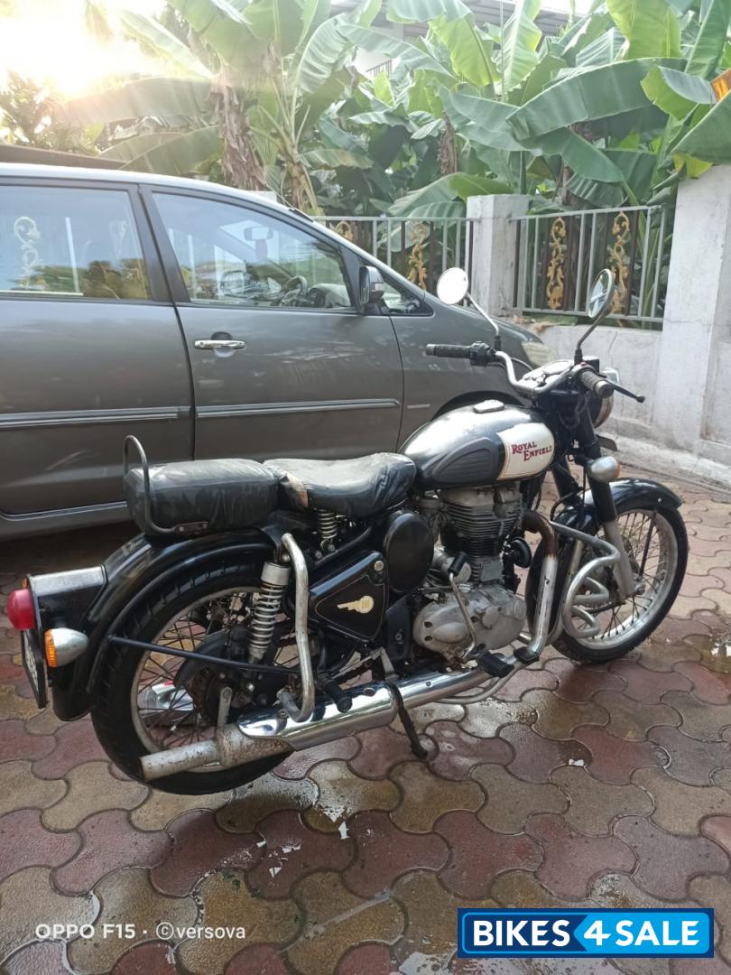 Black Royal Enfield Classic 350