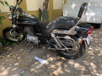 Black Bajaj Avenger 220 DTS-i