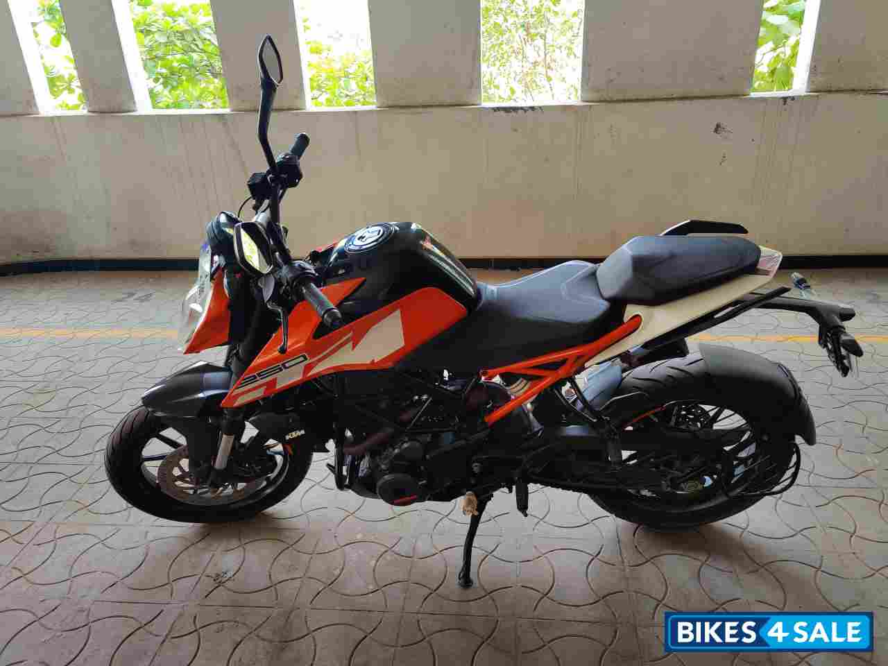 Orange KTM Duke 250