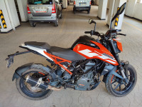 Orange KTM Duke 250