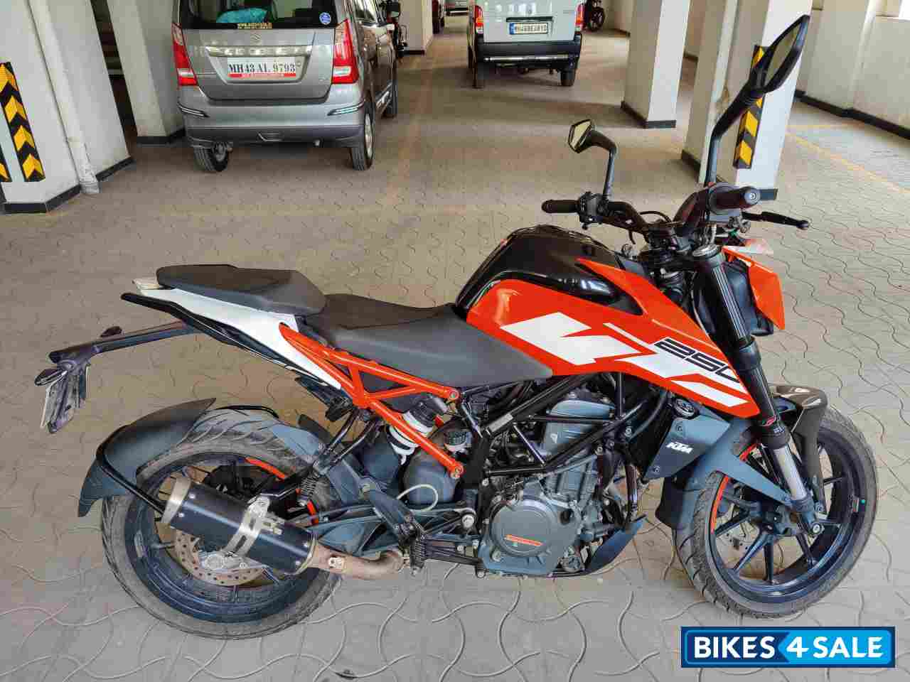 Orange KTM Duke 250