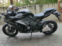 Black Kawasaki Ninja 1000