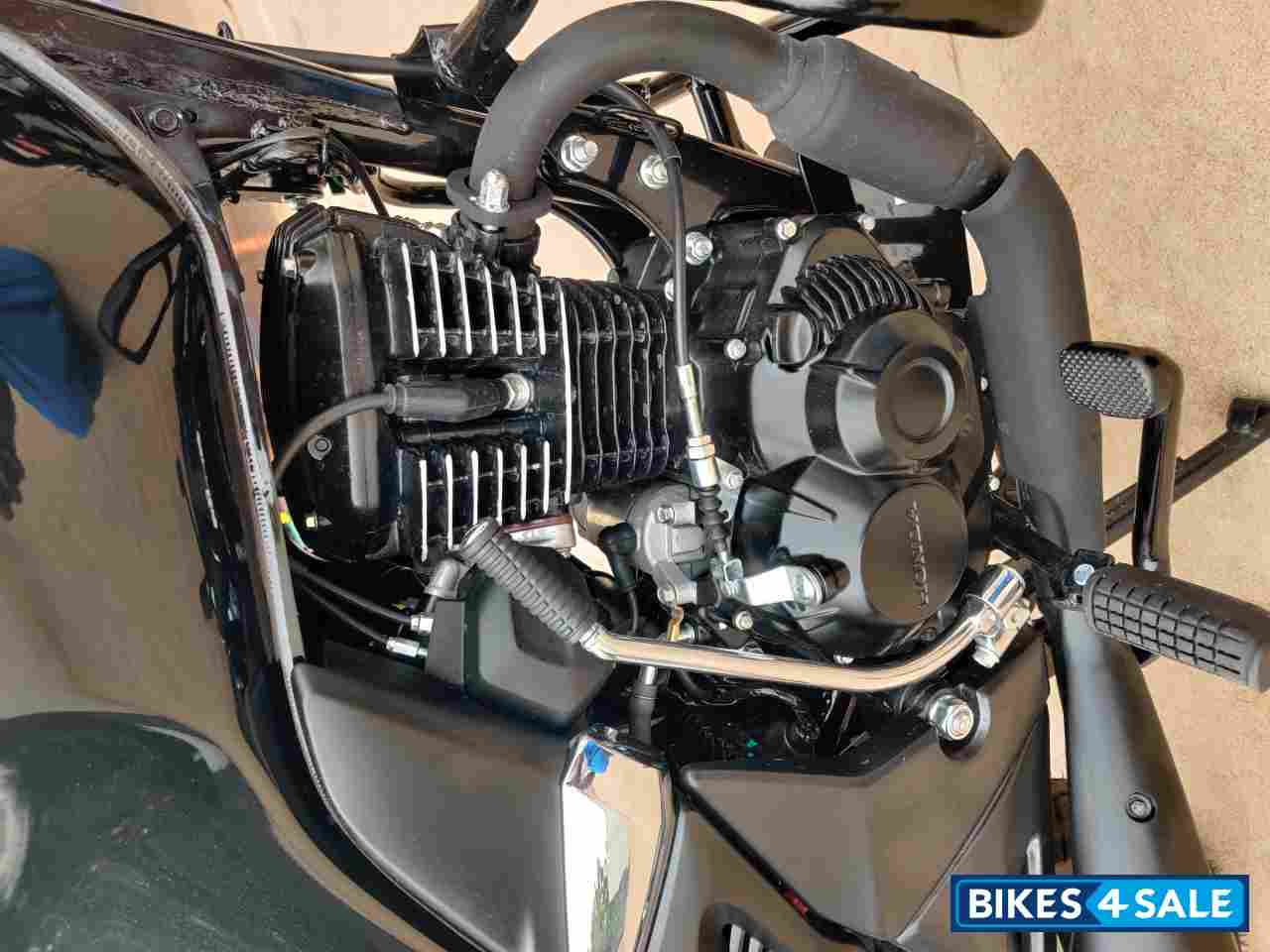 Black Honda Unicorn 160 BS6