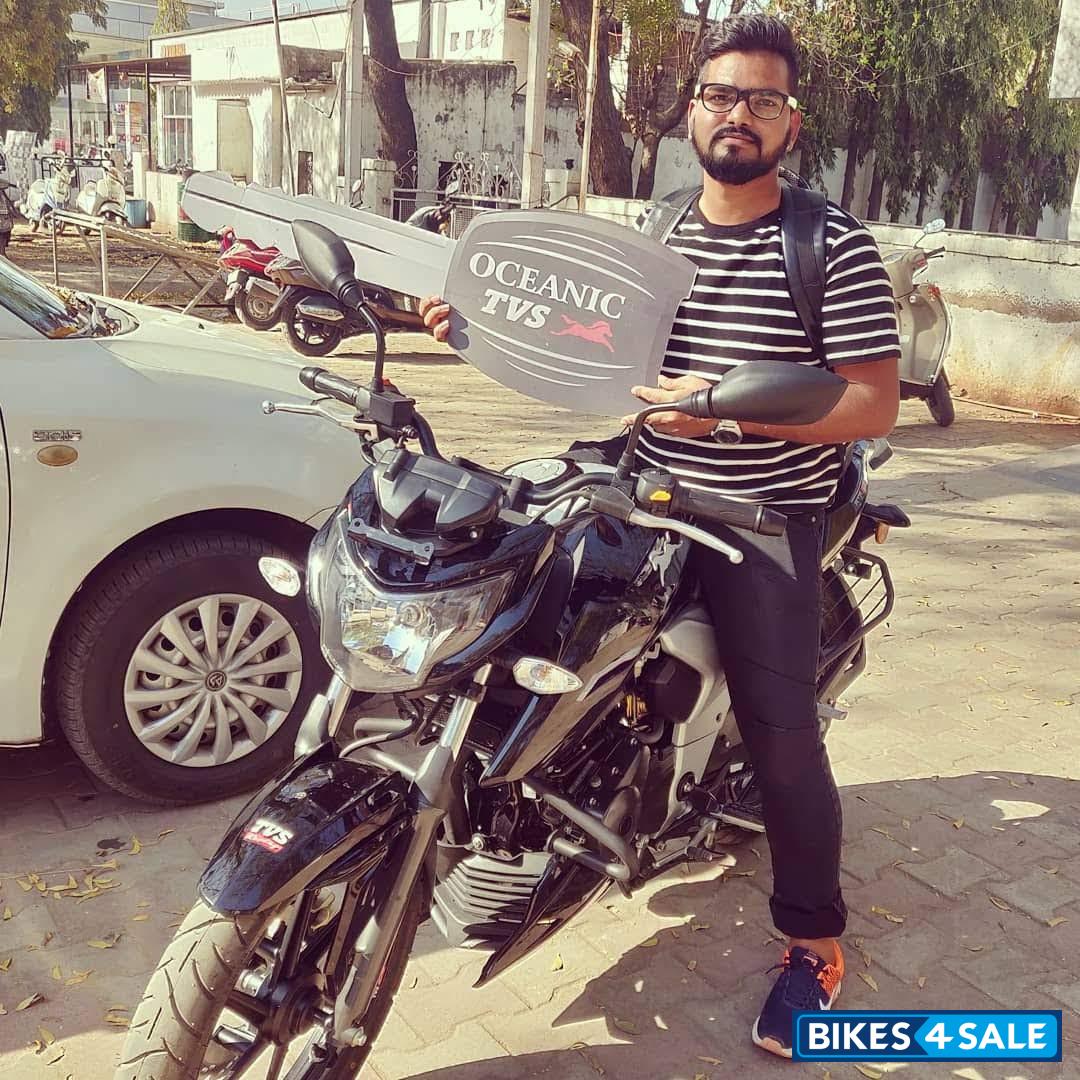 Black TVS Apache RTR 160 4V