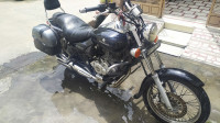Black Bajaj Avenger 220 DTS-i