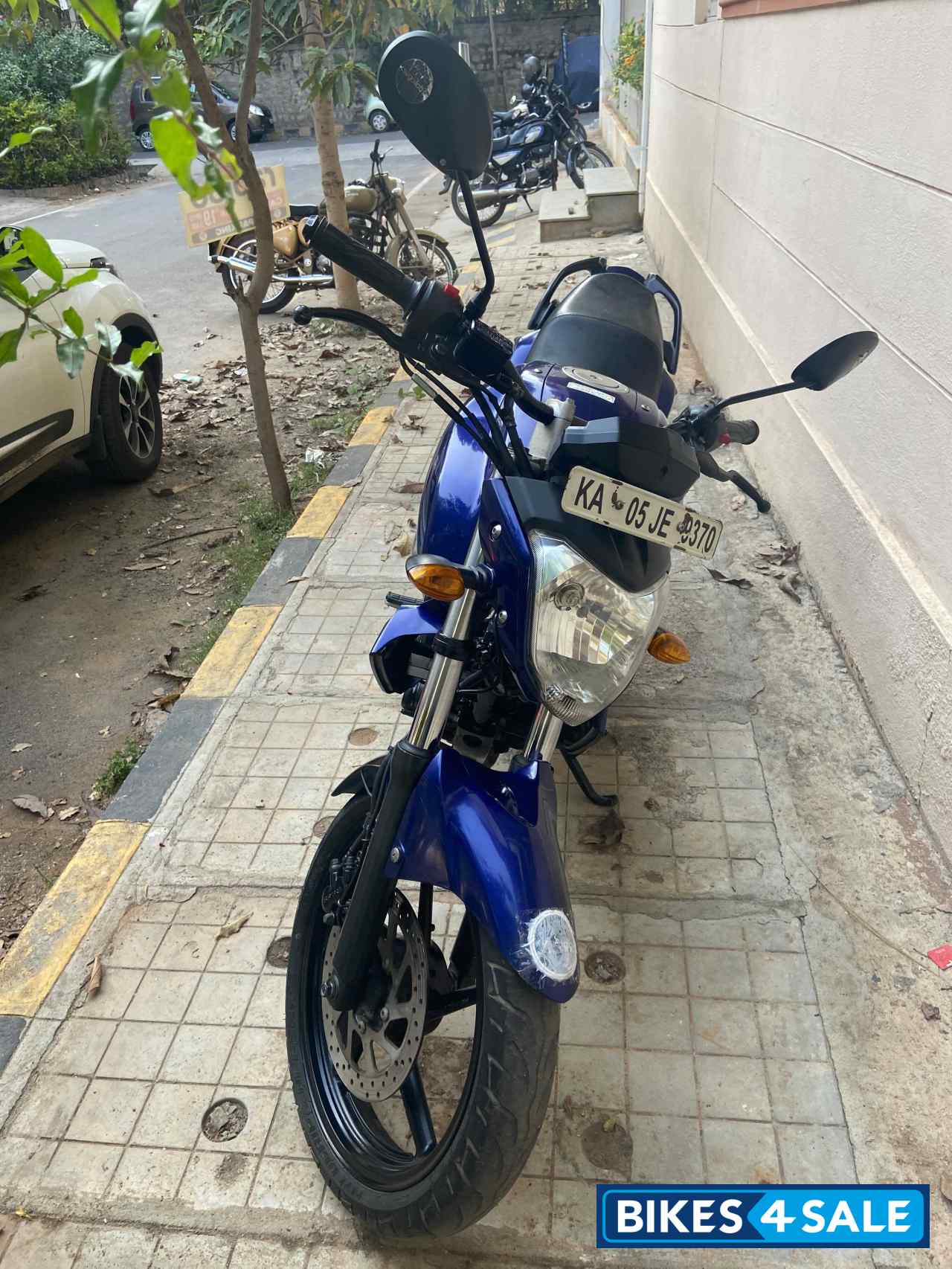Blue Yamaha FZ16