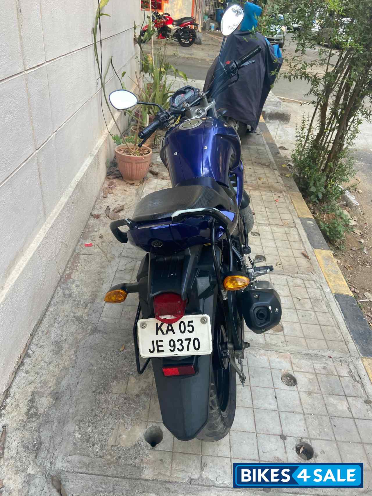 Blue Yamaha FZ16