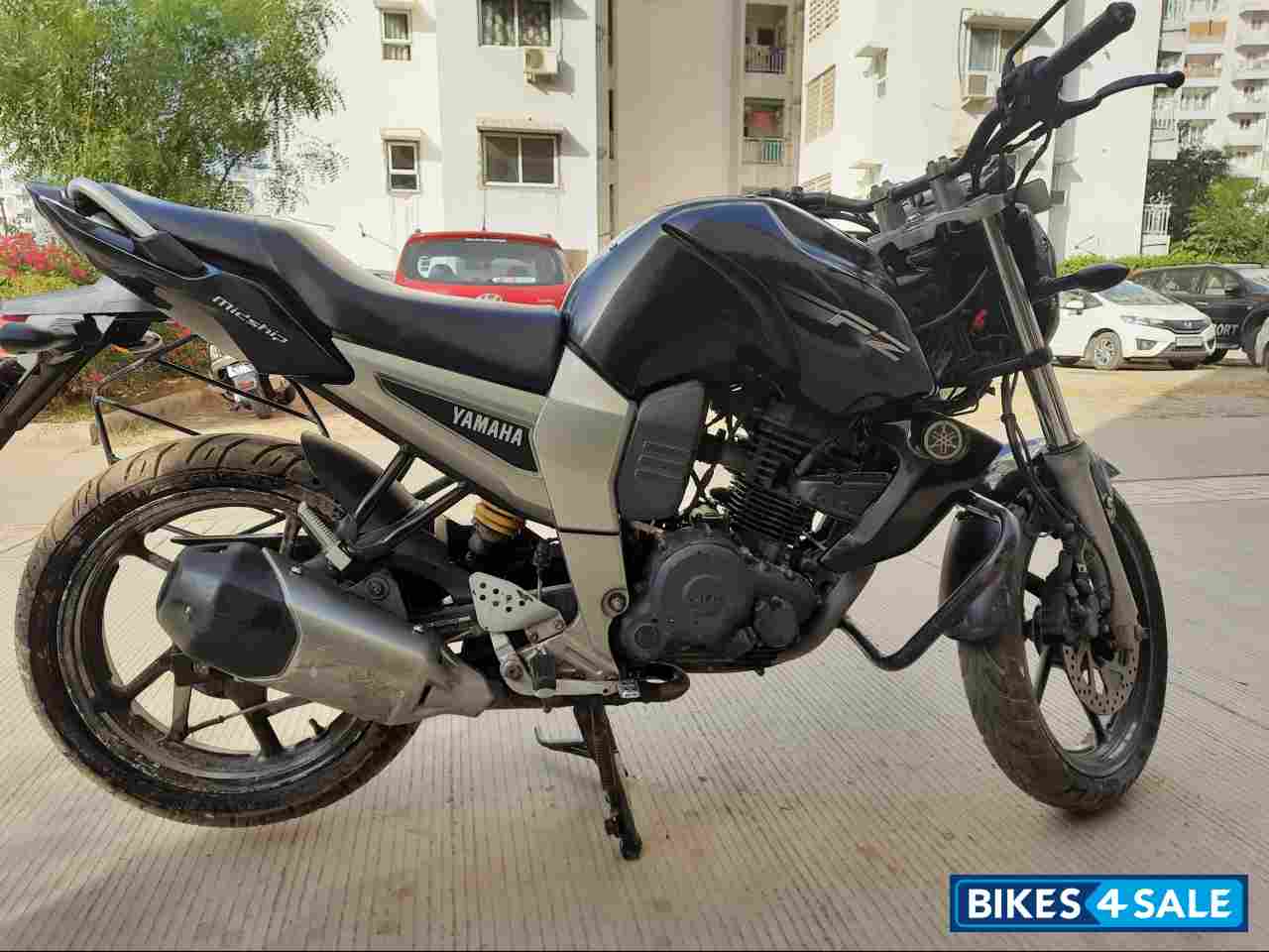 Black Yamaha FZ16