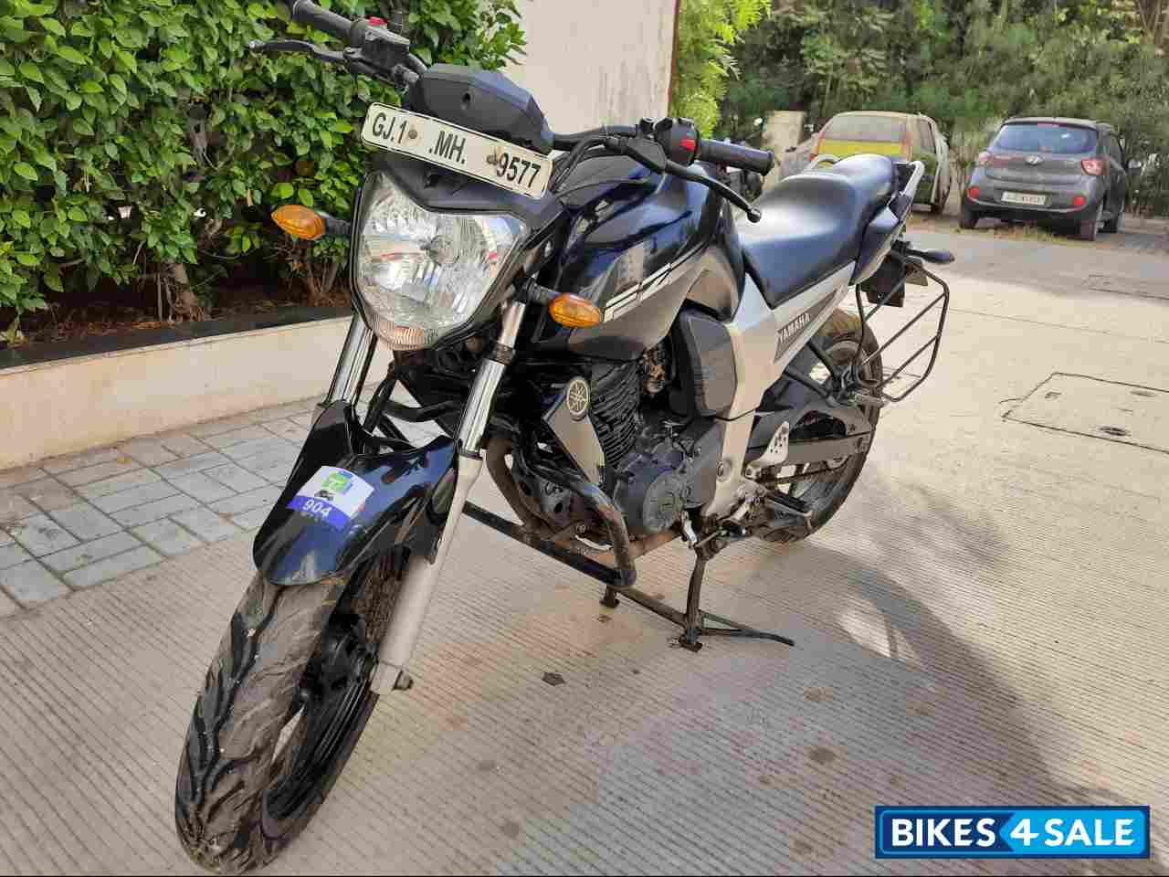 Black Yamaha FZ16
