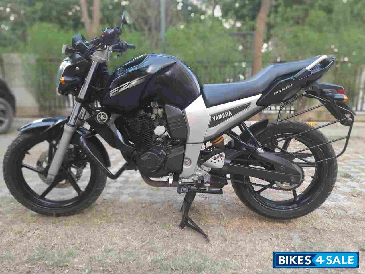 Black Yamaha FZ16