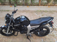 Black Yamaha FZ16