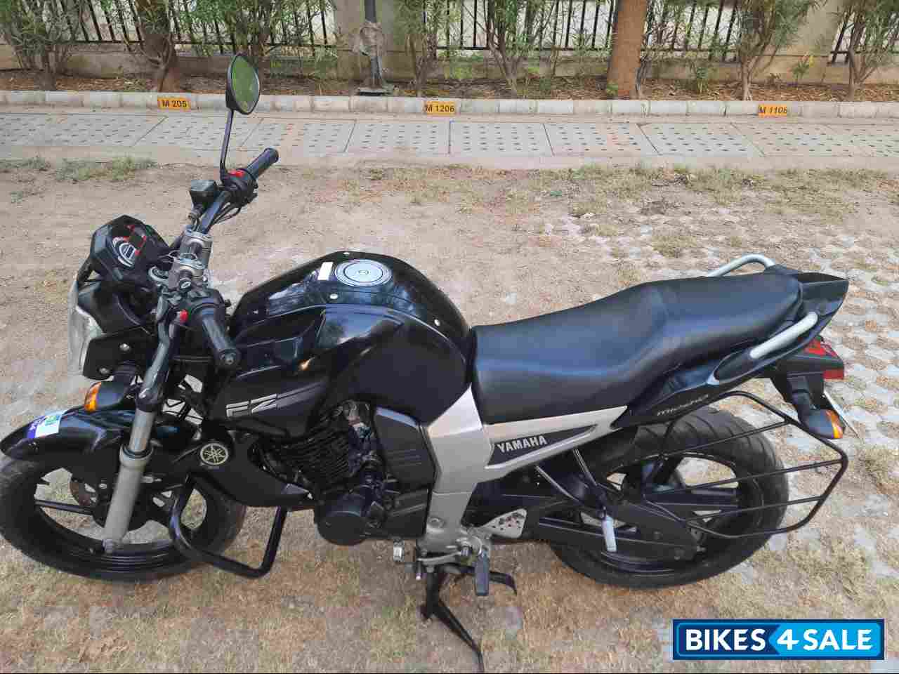 Black Yamaha FZ16