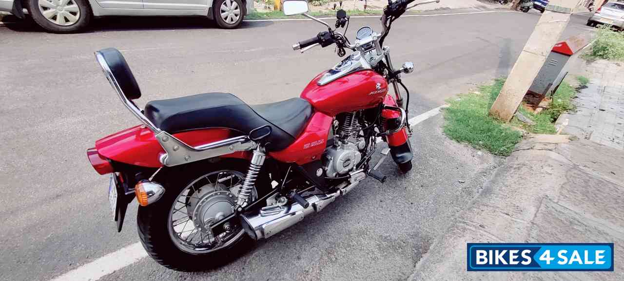 Red Bajaj Avenger 220 DTS-i Red Bajaj Avenger 220 DTS-i