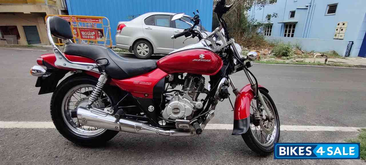 Red Bajaj Avenger 220 DTS-i Red Bajaj Avenger 220 DTS-i