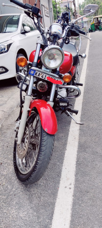 Red Bajaj Avenger 220 DTS-i
