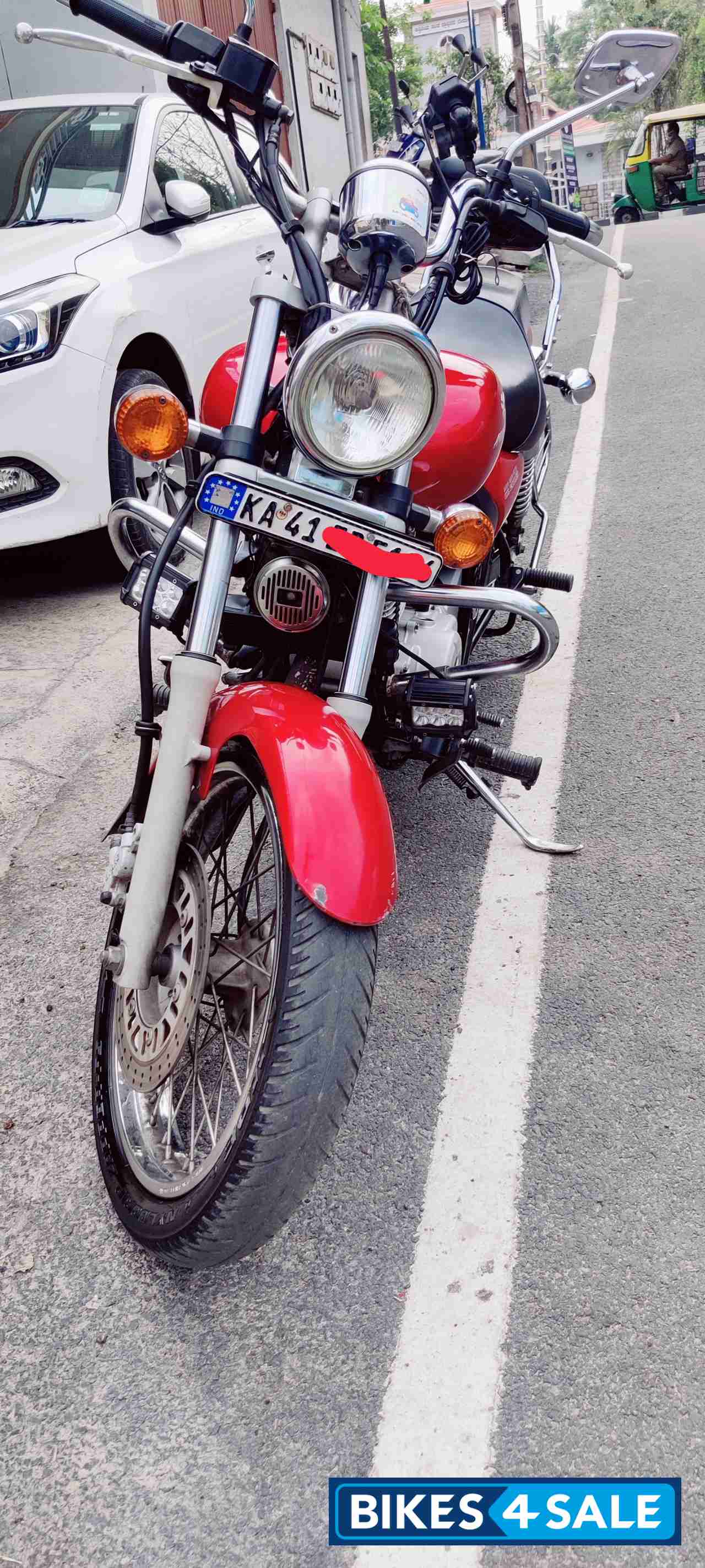 Red Bajaj Avenger 220 DTS-i Red Bajaj Avenger 220 DTS-i