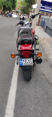 Red Bajaj Avenger 220 DTS-i