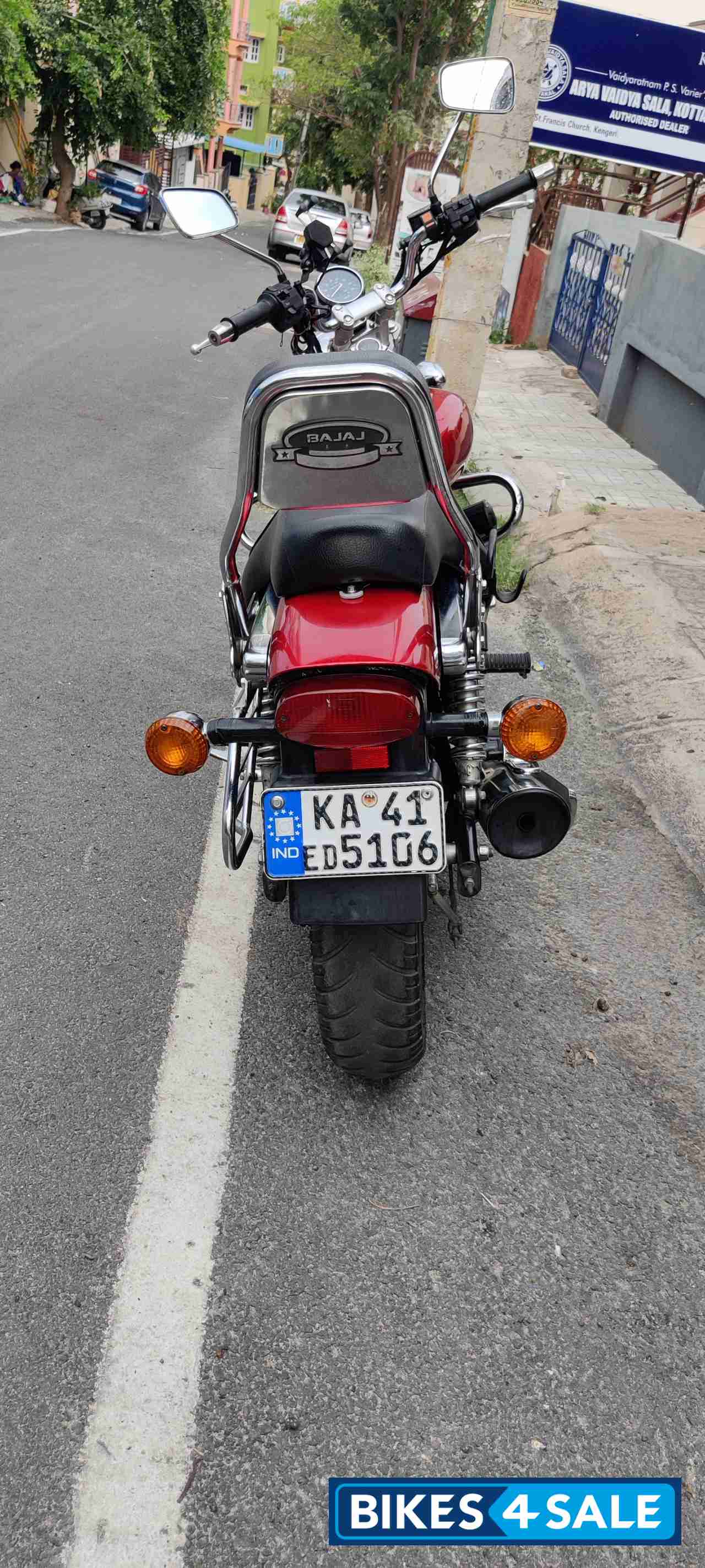 Red Bajaj Avenger 220 DTS-i Red Bajaj Avenger 220 DTS-i