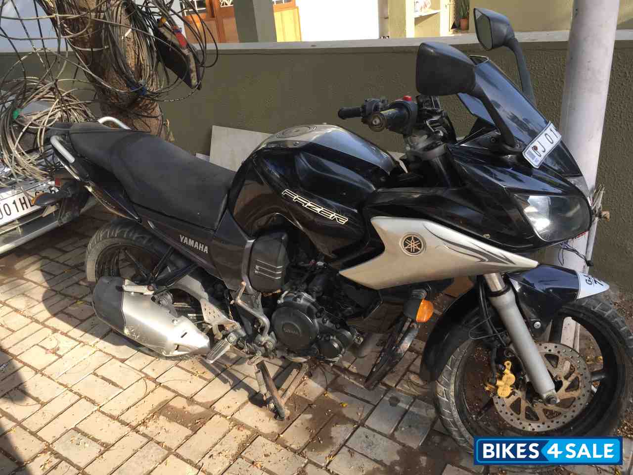 Black Silver Yamaha Fazer