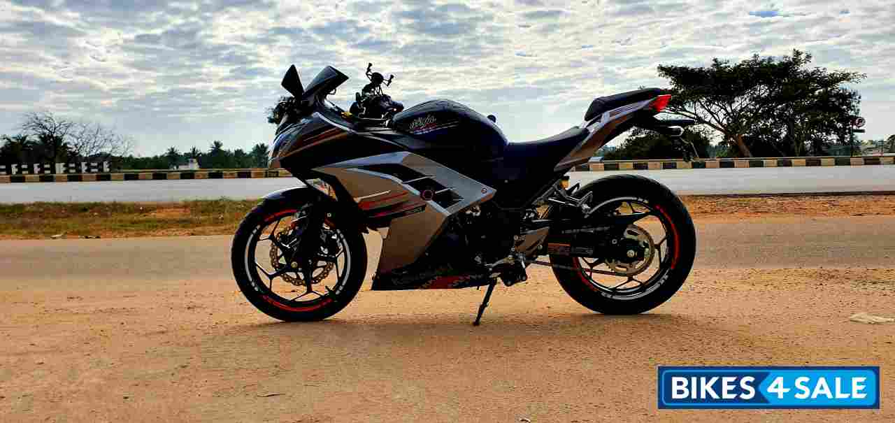 Ebony Black Kawasaki Ninja 300R