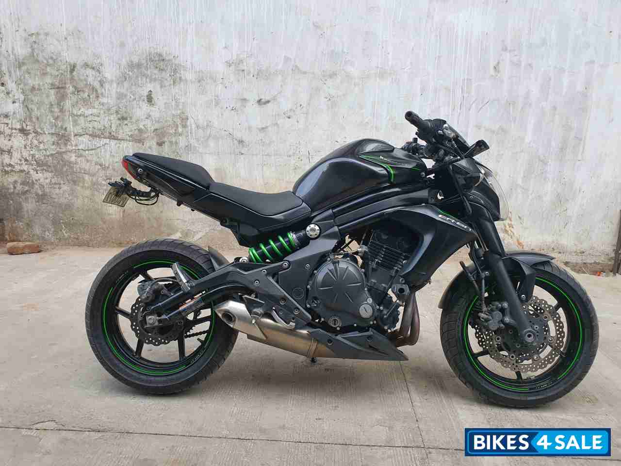 Grey Kawasaki ER-6n Grey Kawasaki ER-6n