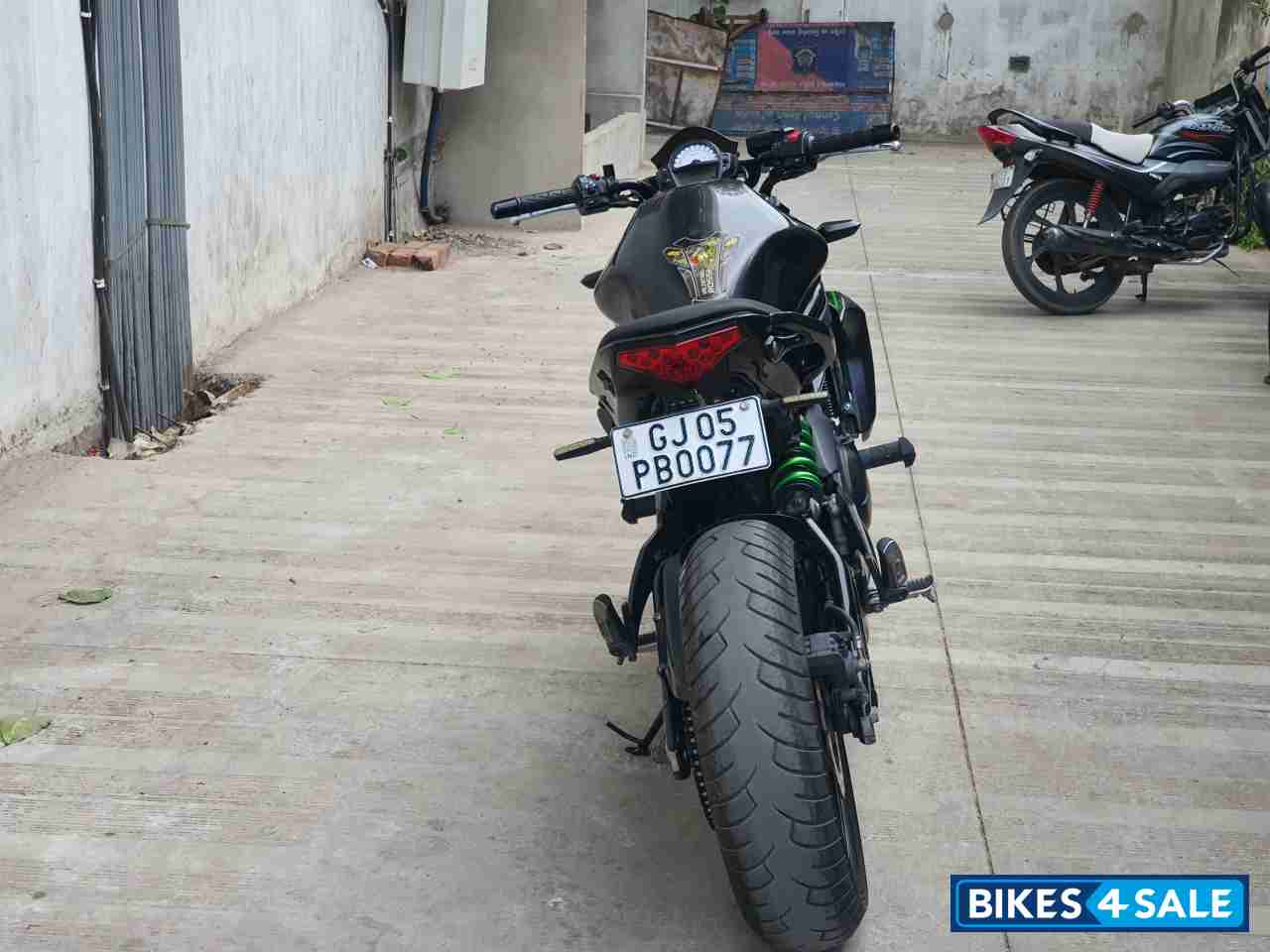 Grey Kawasaki ER-6n Grey Kawasaki ER-6n