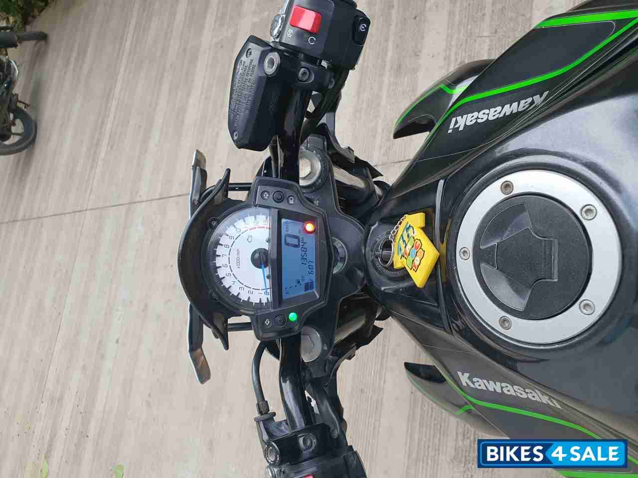 Grey Kawasaki ER-6n Grey Kawasaki ER-6n