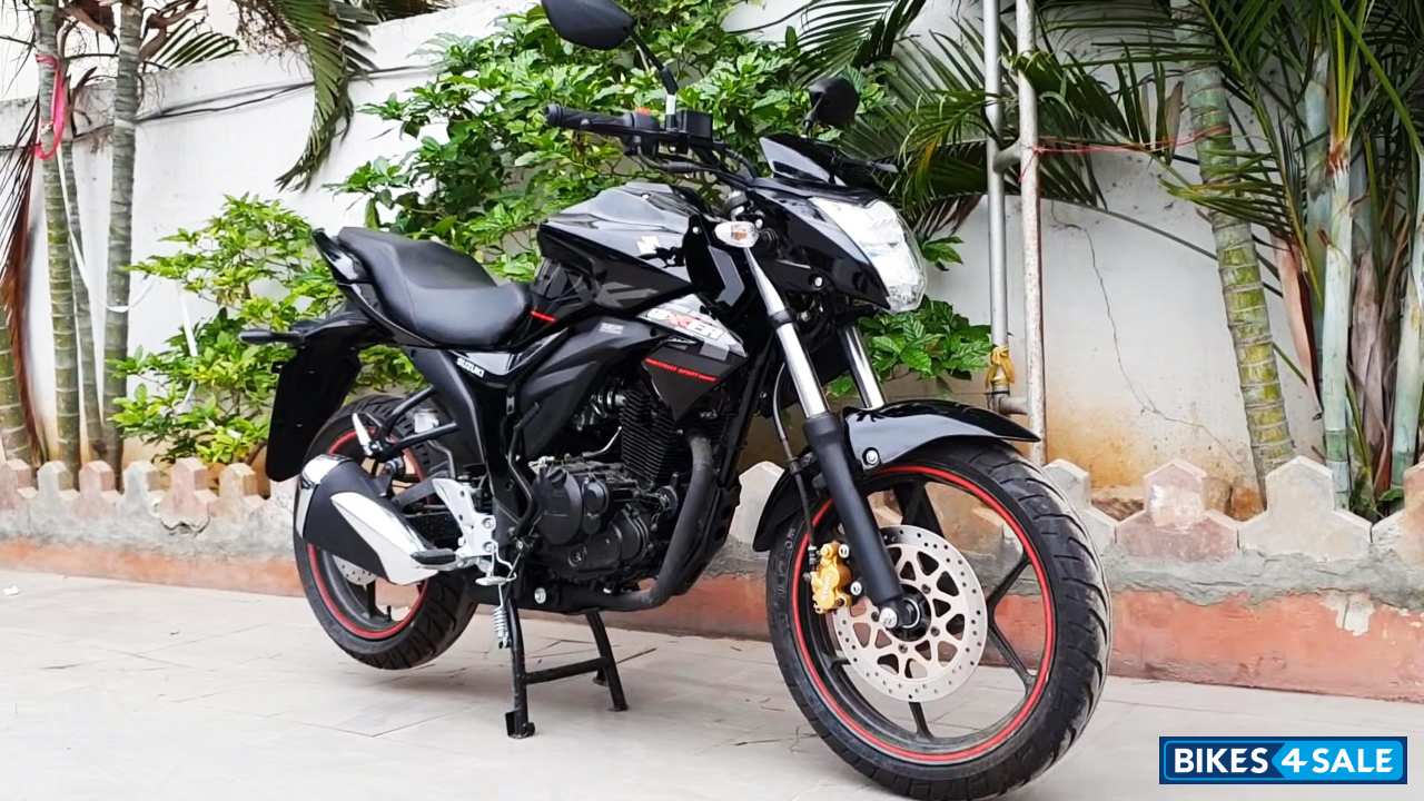 Black Suzuki Gixxer ABS