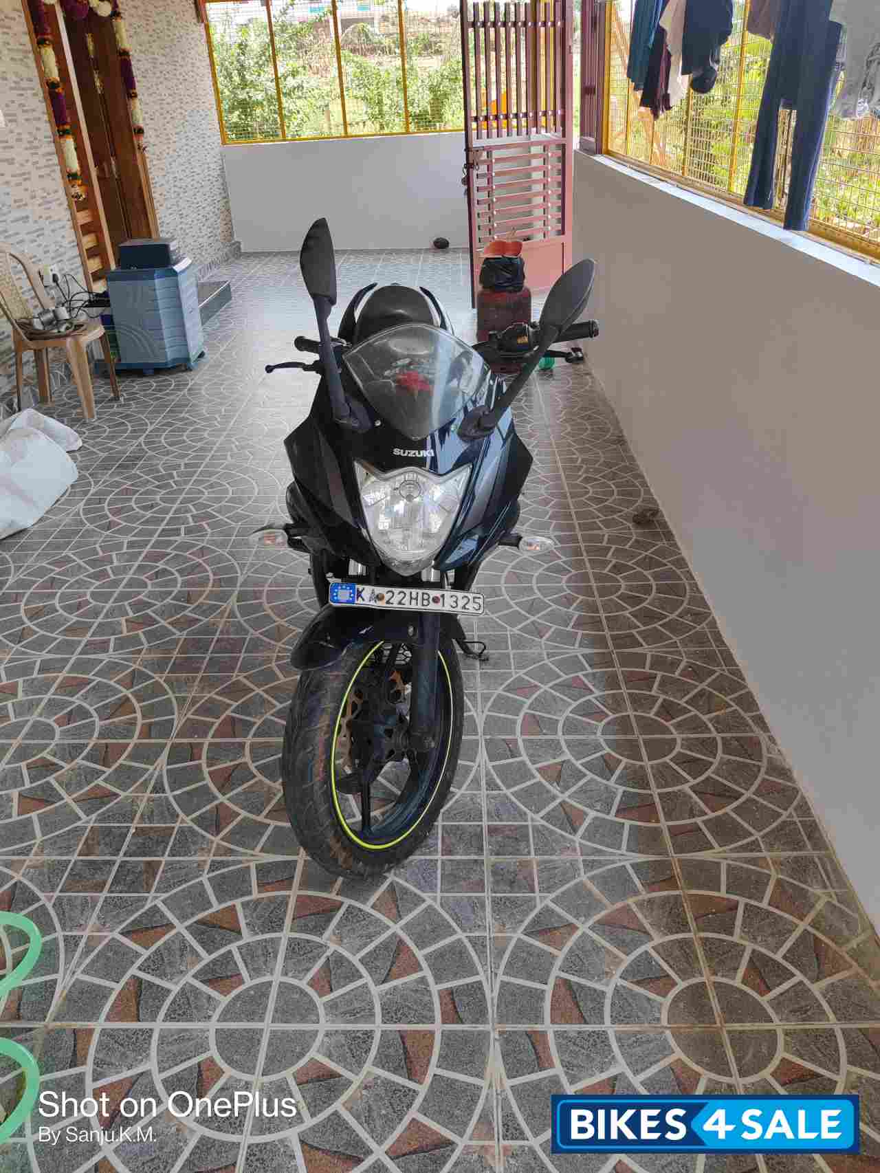 Black Suzuki Gixxer ABS