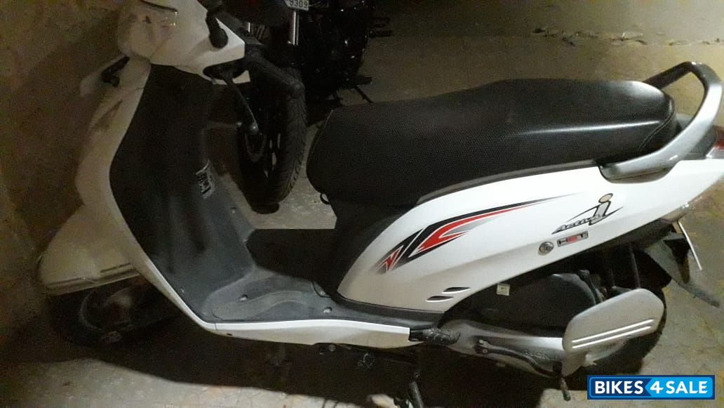 White Honda Activa i White Honda Activa i