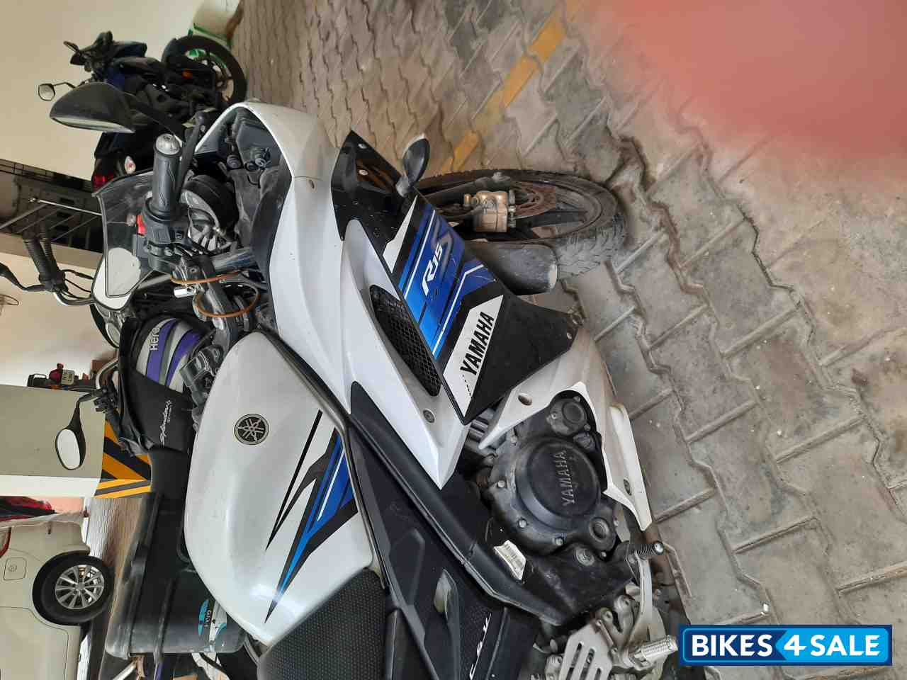 White Yamaha YZF R15 S White Yamaha YZF R15 S