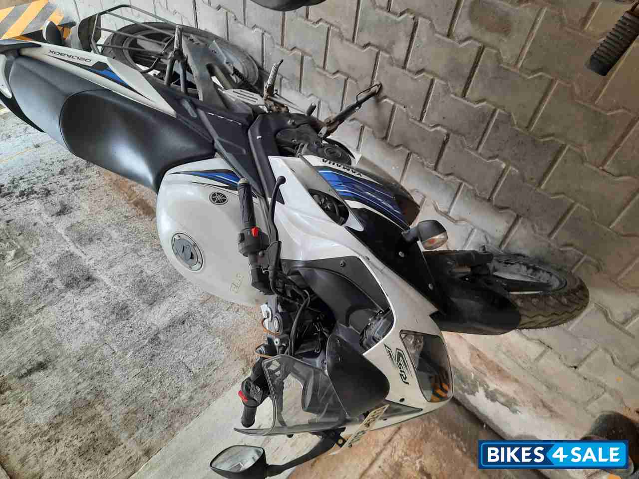 White Yamaha YZF R15 S White Yamaha YZF R15 S