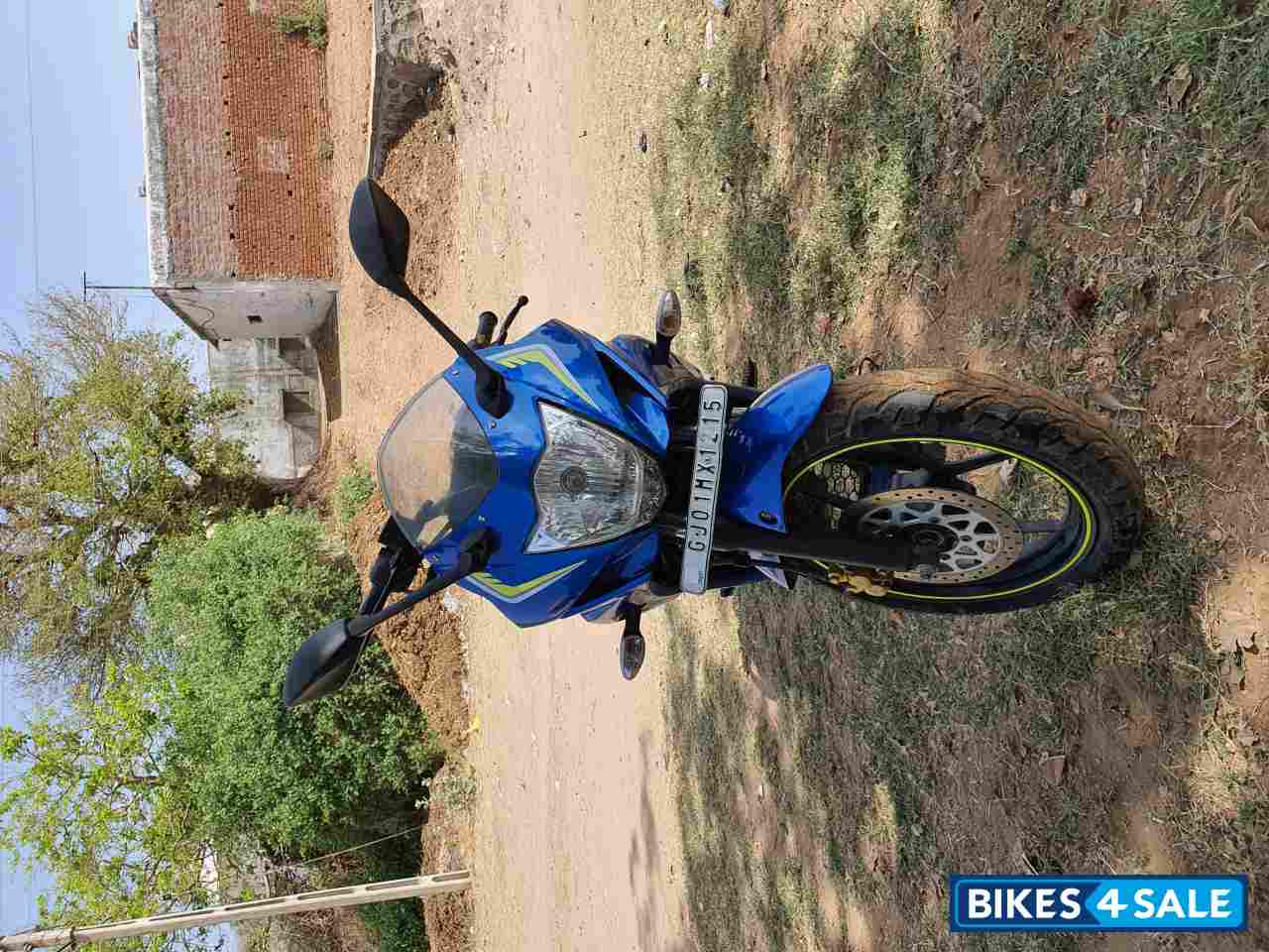 Blue Suzuki Gixxer SF