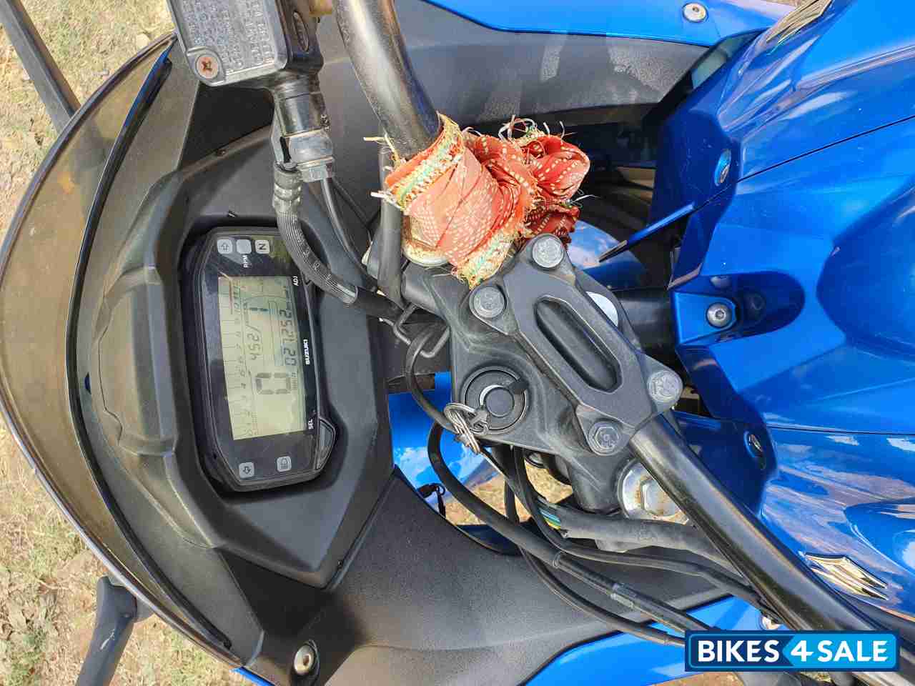 Blue Suzuki Gixxer SF