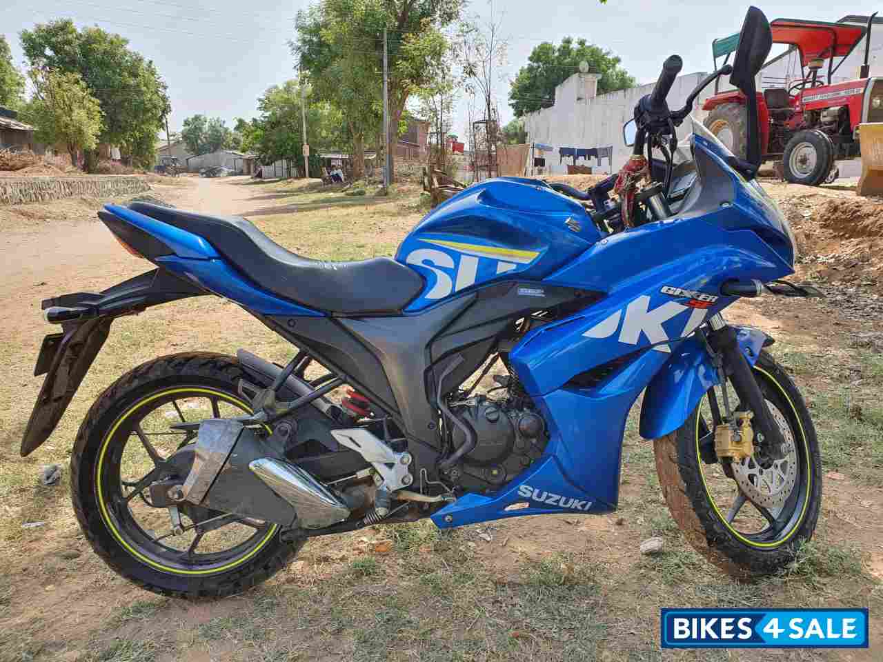 Blue Suzuki Gixxer SF
