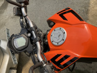 Orange KTM Duke 125 2020