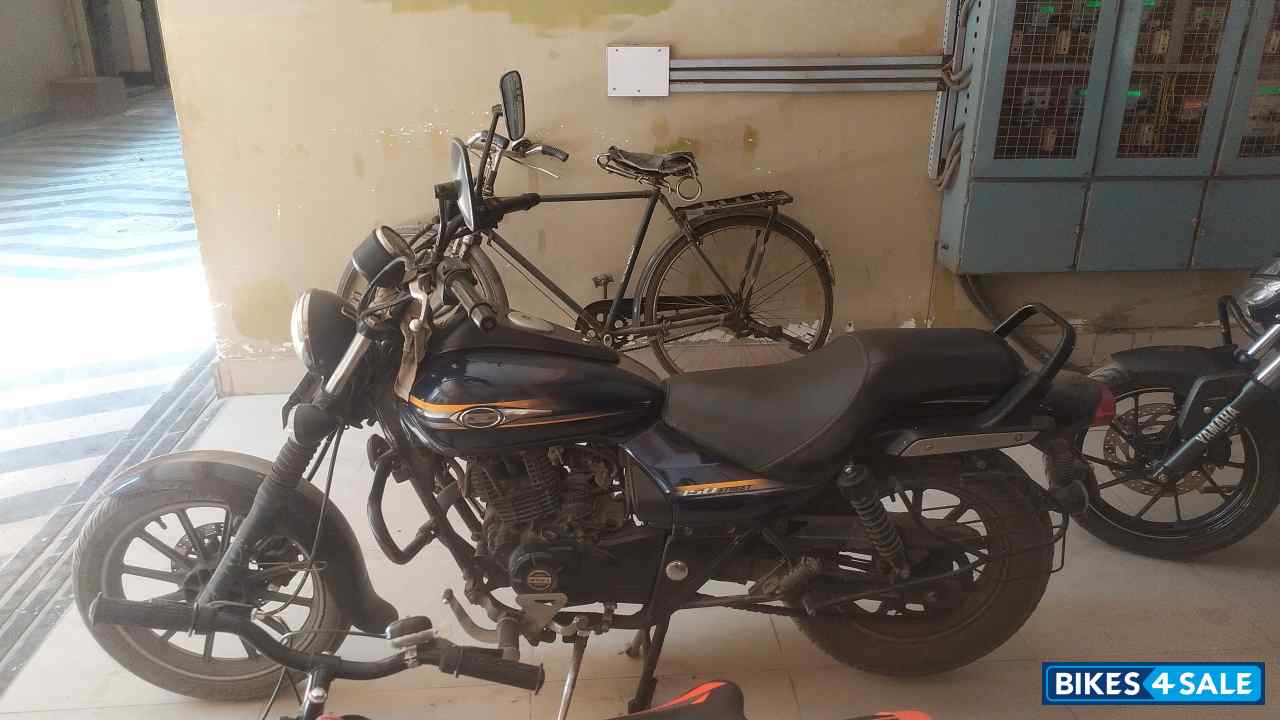 Blue Bajaj Avenger Street 150