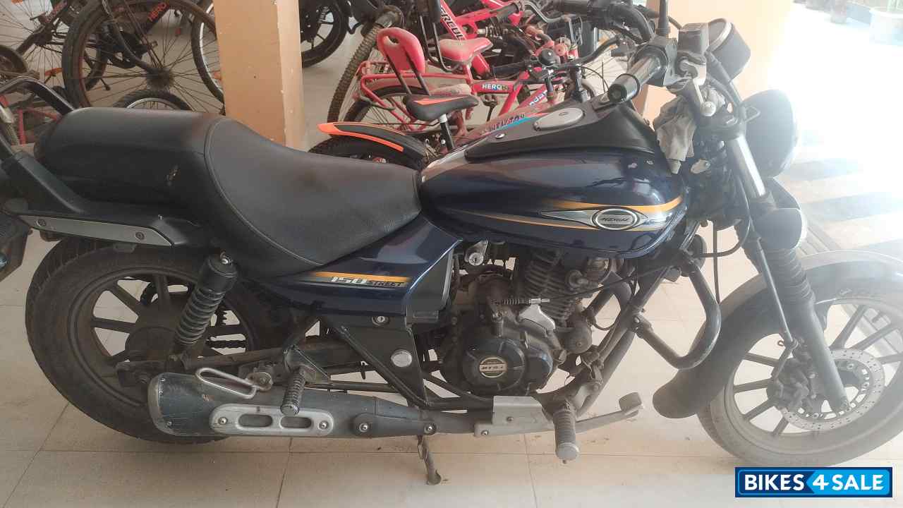 Blue Bajaj Avenger Street 150