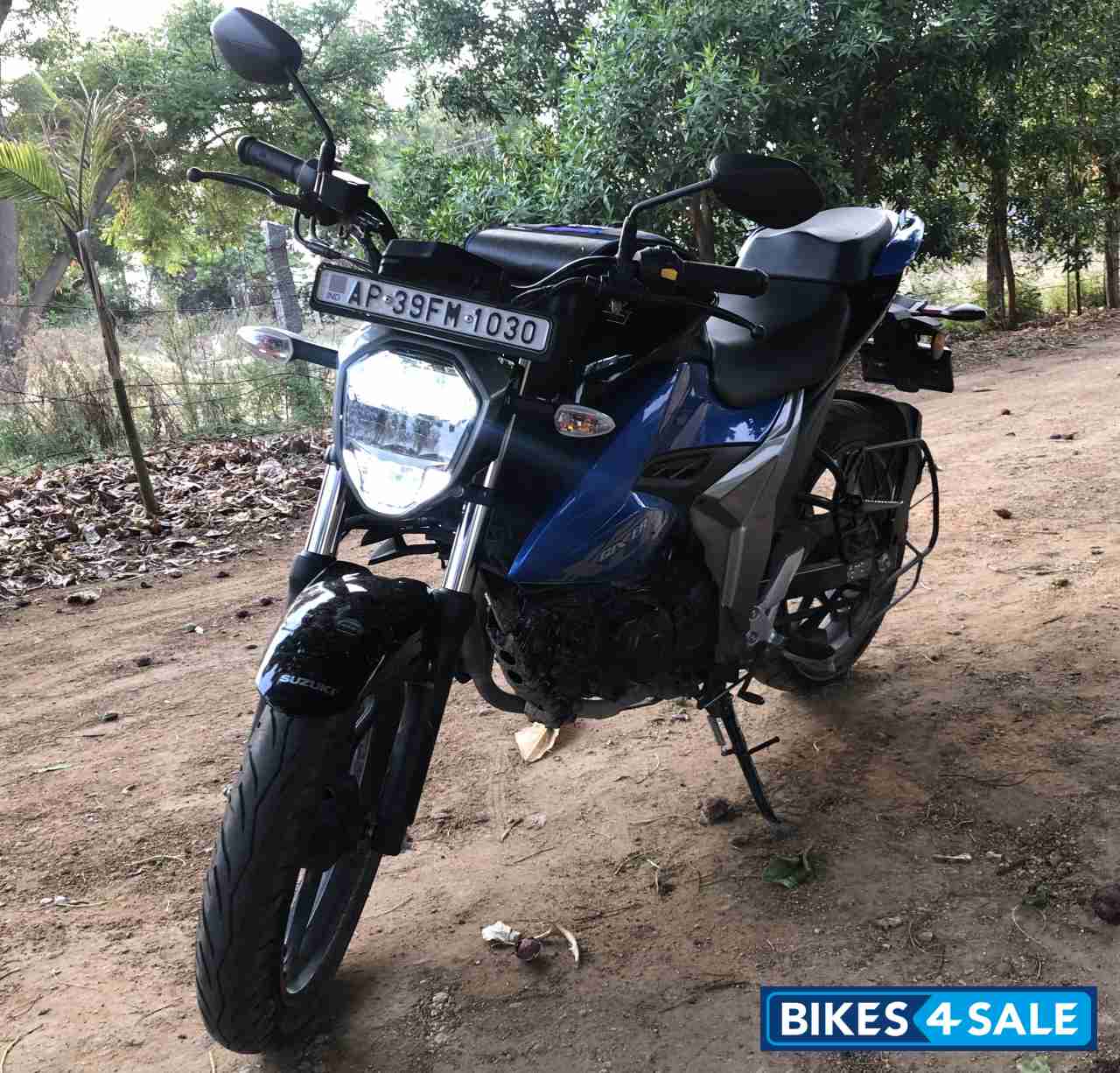 Blue Suzuki Gixxer BS6