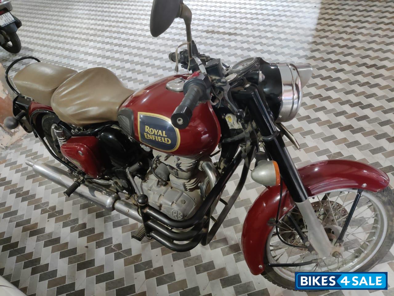 Chestnut Royal Enfield Classic 350